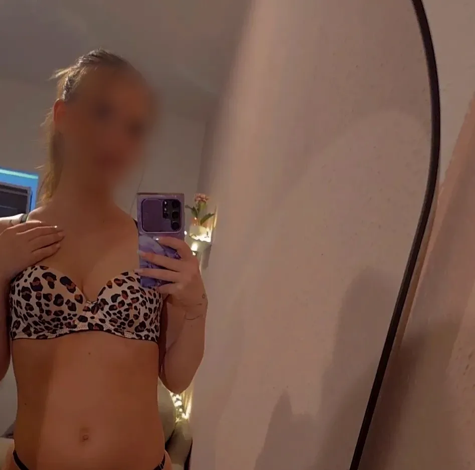 Charlotte, 28