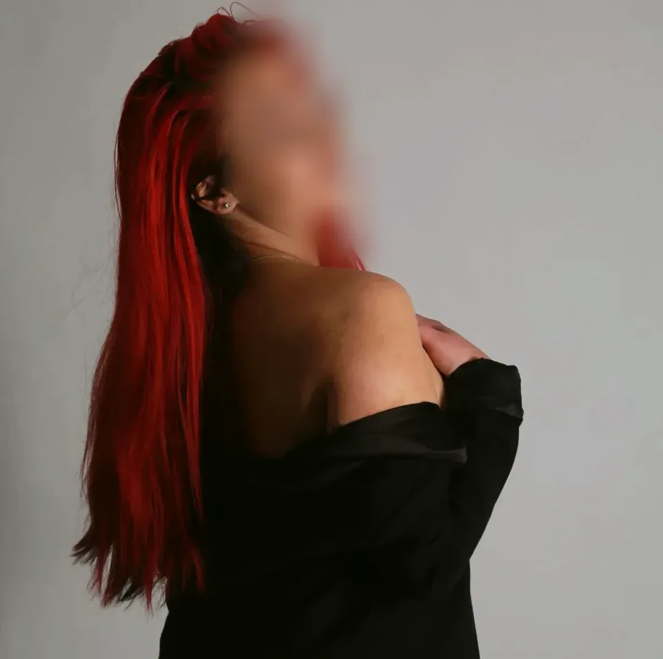 Daniela, 25