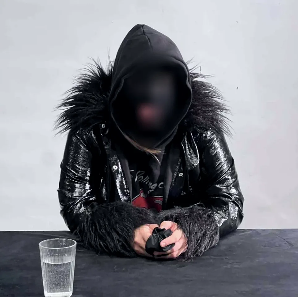 Esra, 21