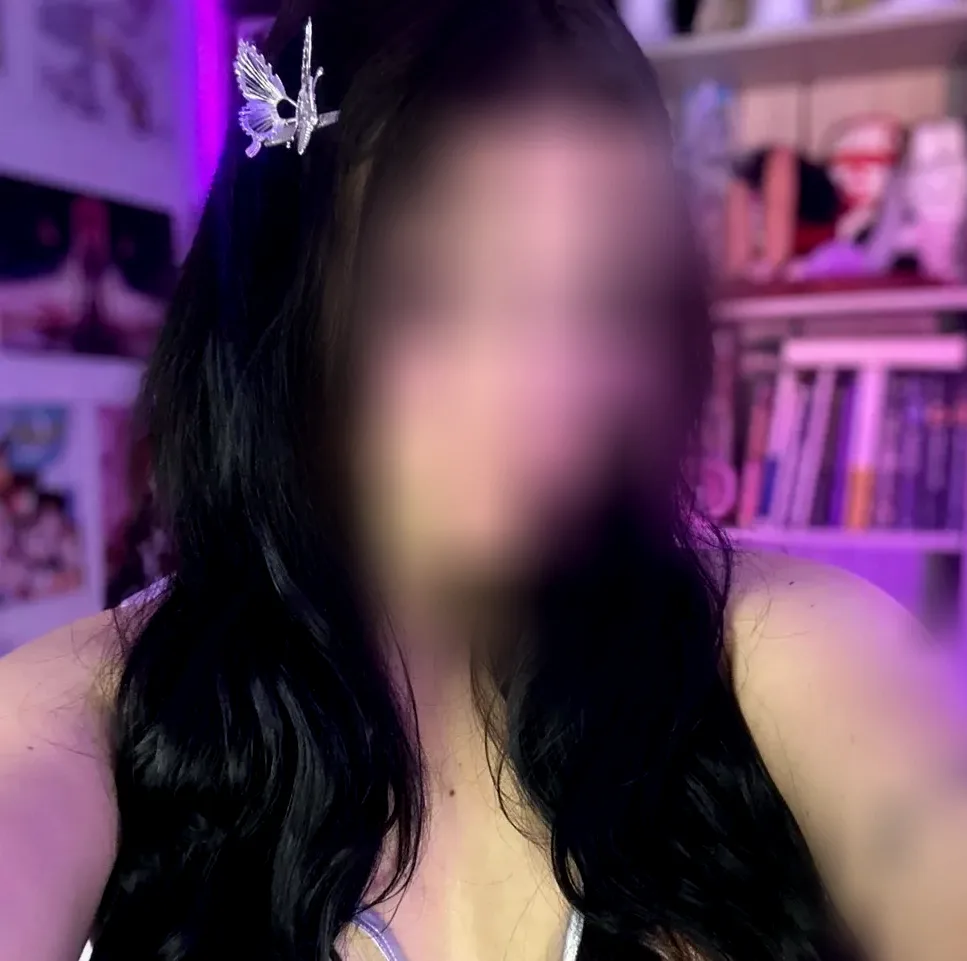 Leonie, 26