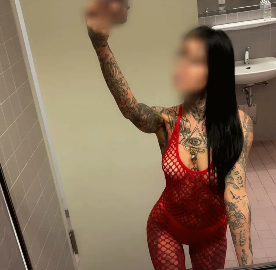 Leonie, 34