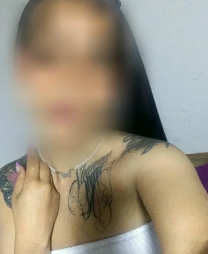 Lucia, 24