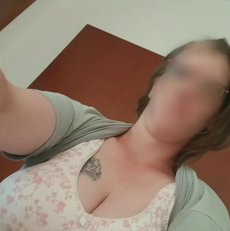 Melina, 35