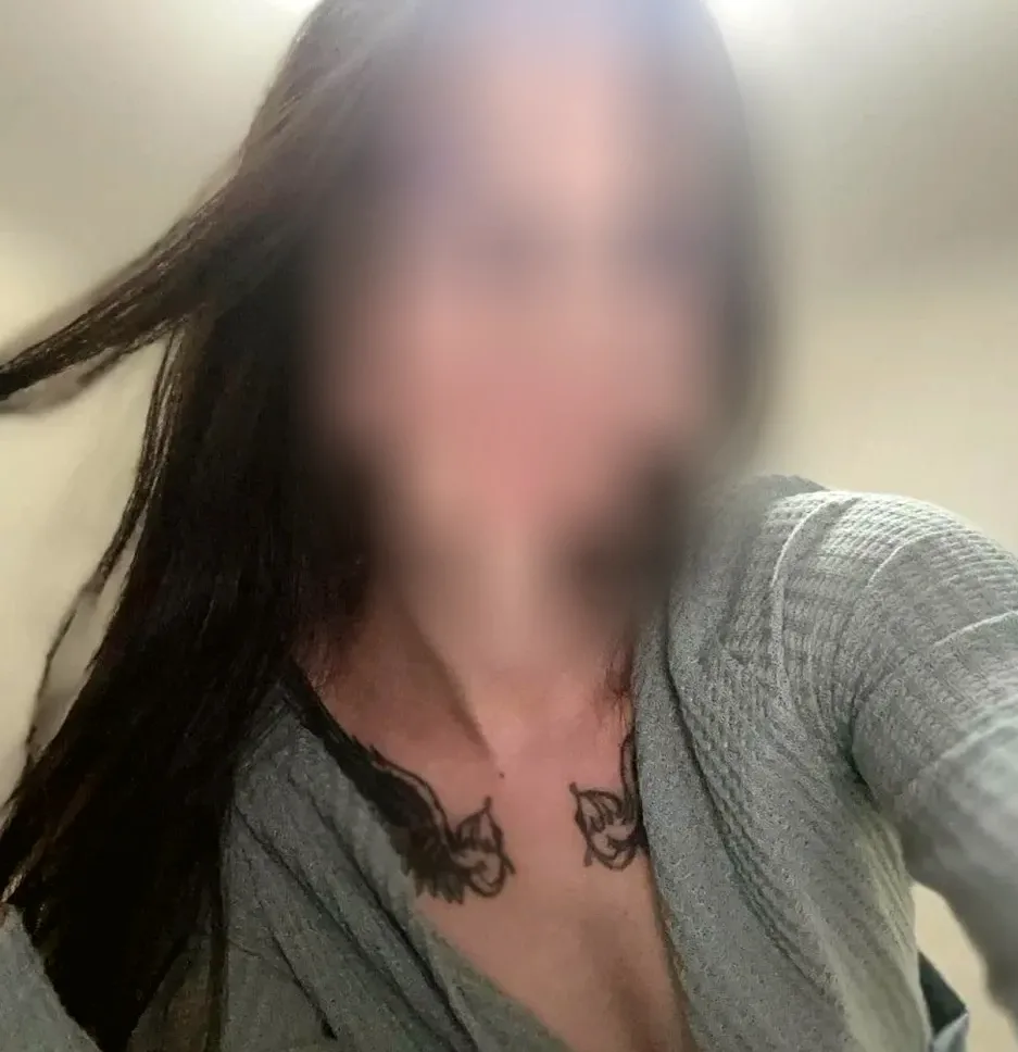 Sandra, 19